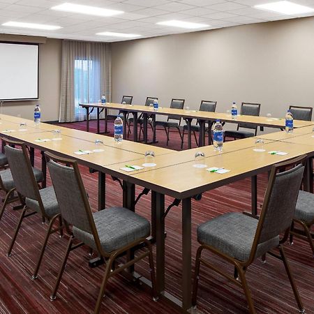 Отель Courtyard By Marriott Pittsburgh Airport Coraopolis Экстерьер фото