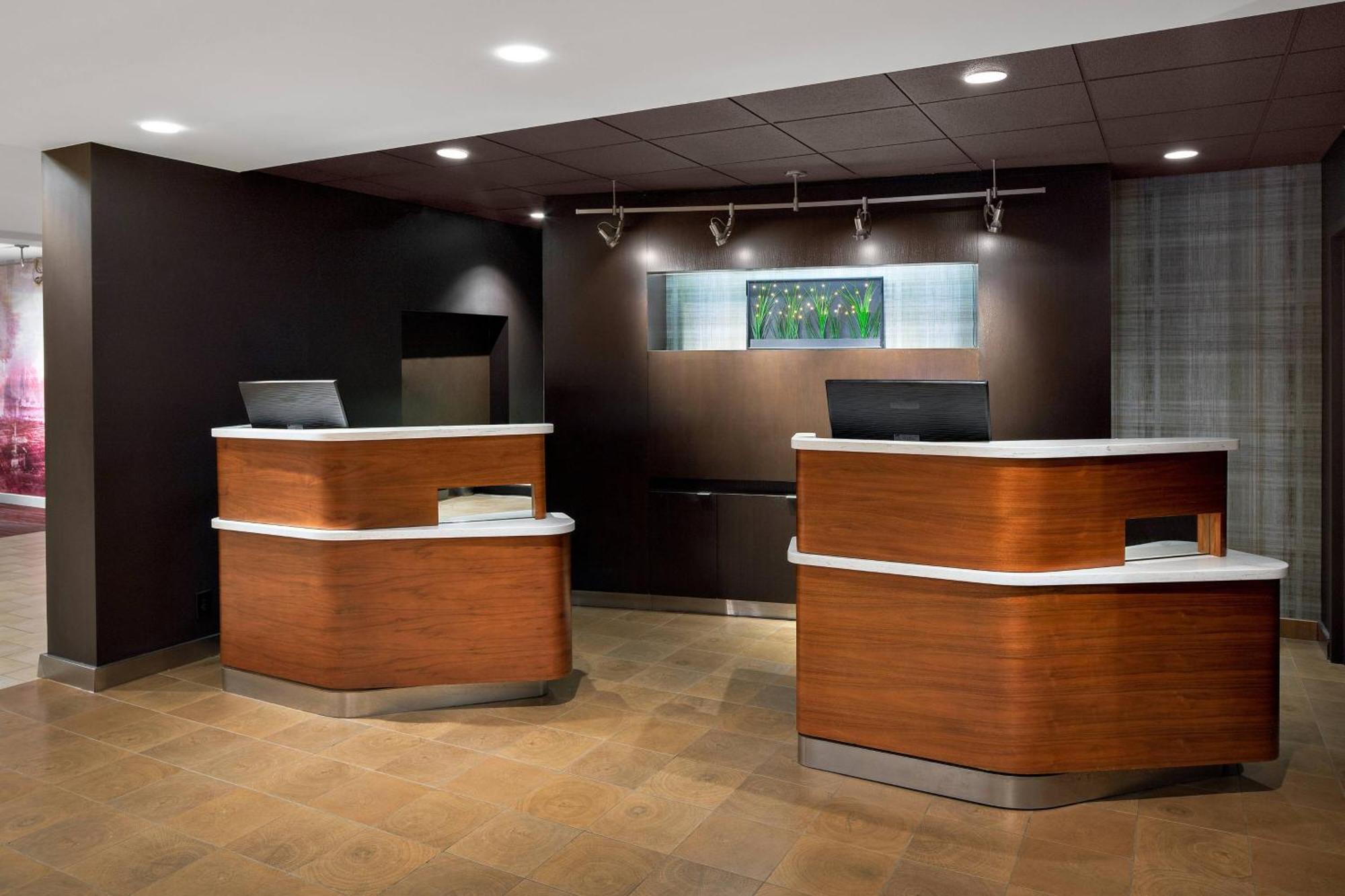 Отель Courtyard By Marriott Pittsburgh Airport Coraopolis Экстерьер фото