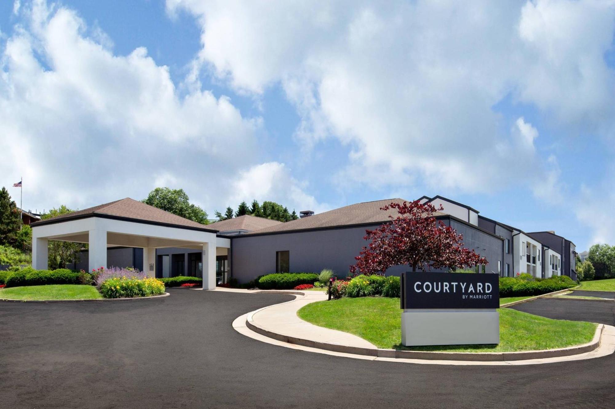 Отель Courtyard By Marriott Pittsburgh Airport Coraopolis Экстерьер фото
