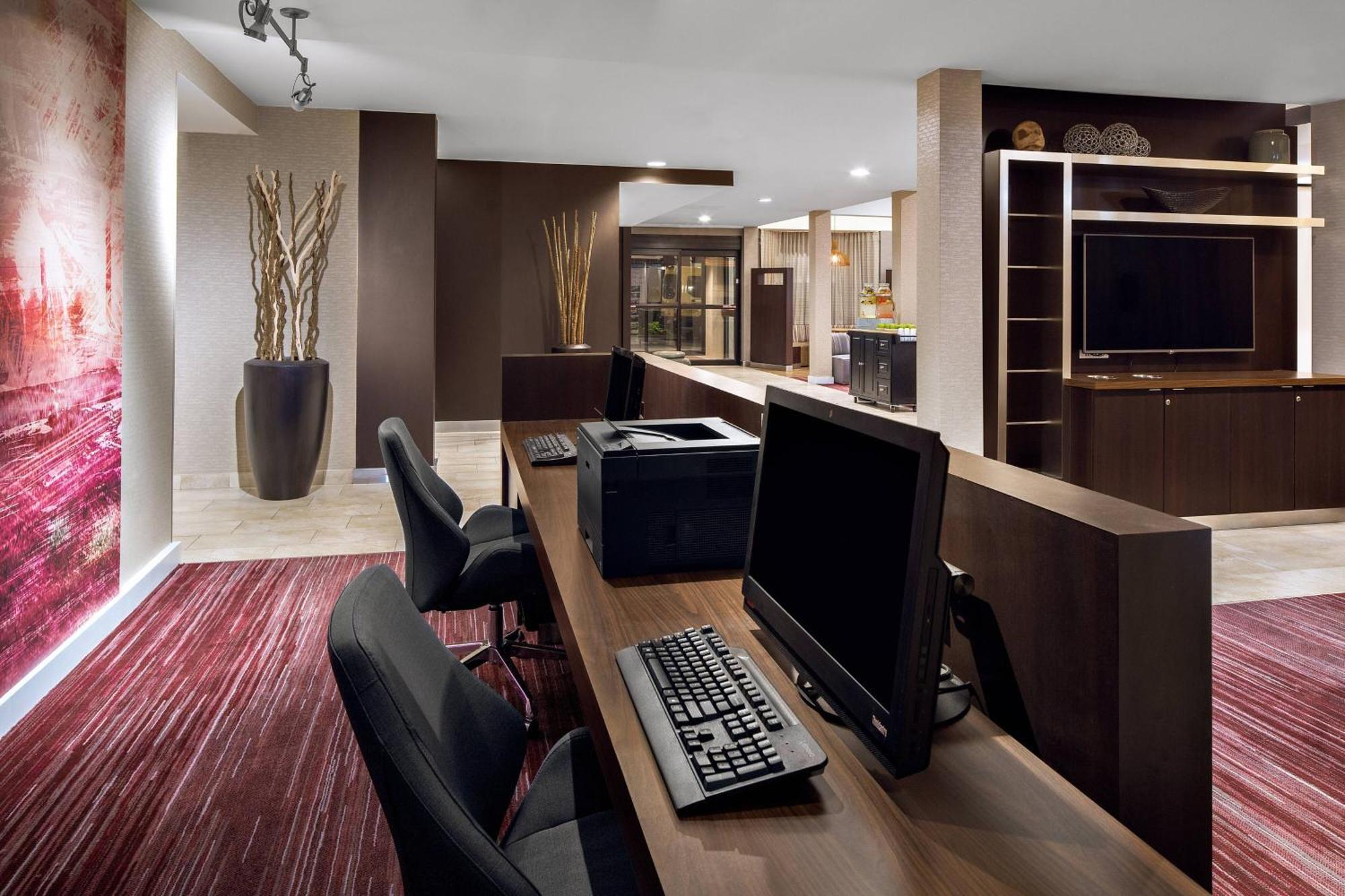 Отель Courtyard By Marriott Pittsburgh Airport Coraopolis Экстерьер фото