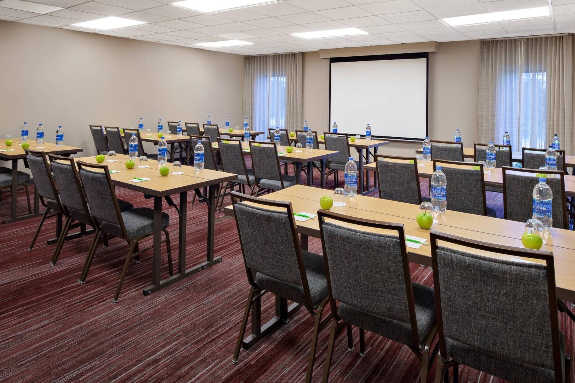 Отель Courtyard By Marriott Pittsburgh Airport Coraopolis Экстерьер фото