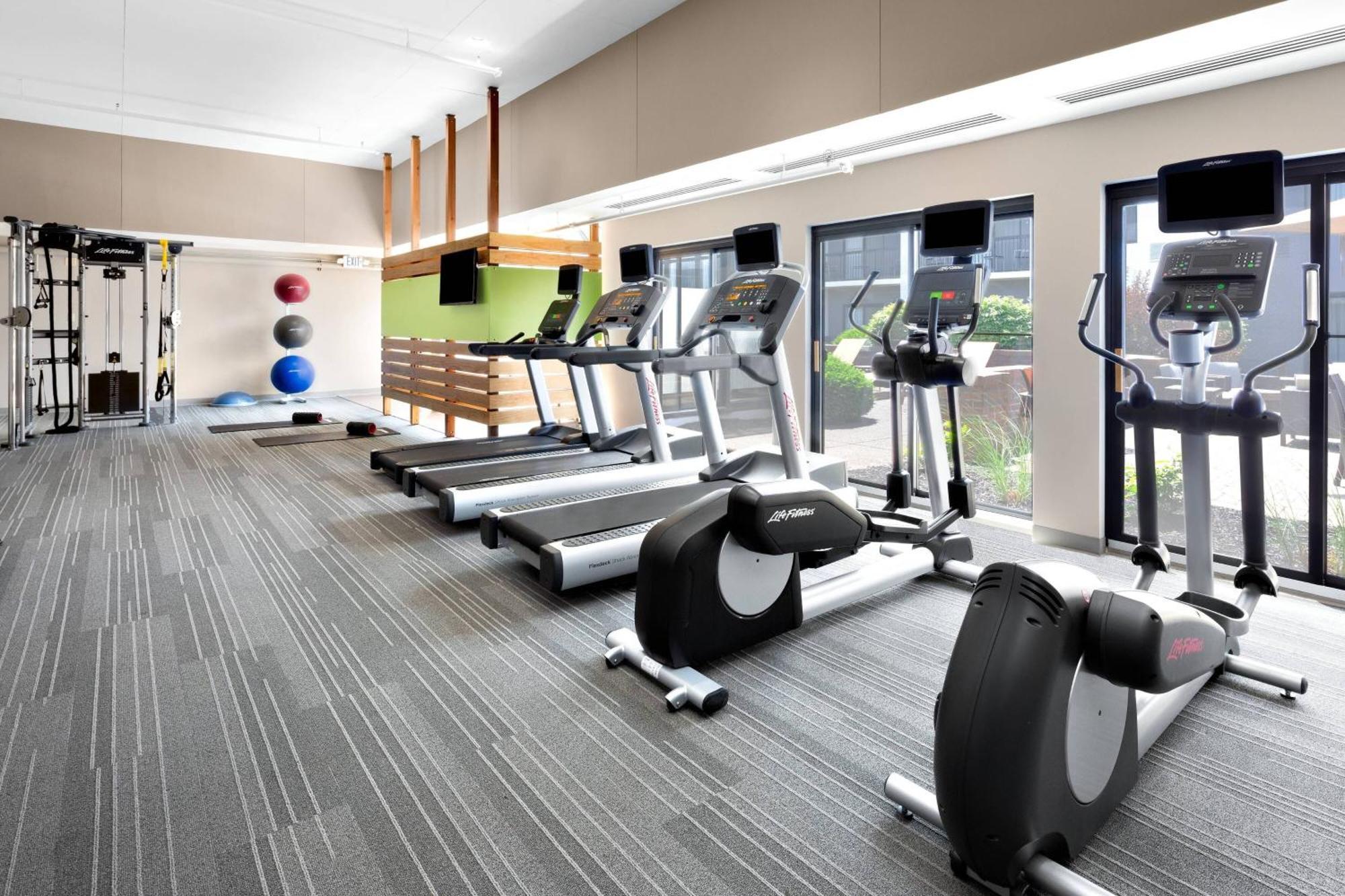 Отель Courtyard By Marriott Pittsburgh Airport Coraopolis Экстерьер фото