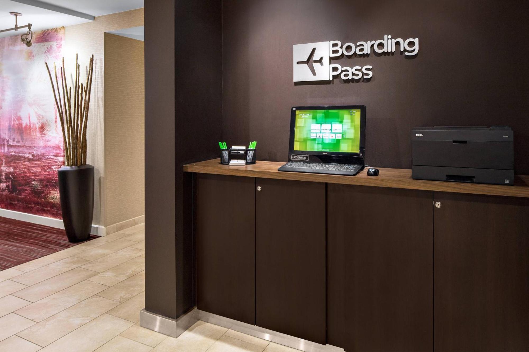 Отель Courtyard By Marriott Pittsburgh Airport Coraopolis Экстерьер фото