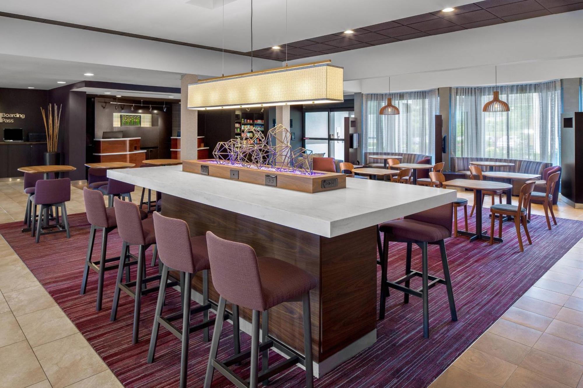 Отель Courtyard By Marriott Pittsburgh Airport Coraopolis Экстерьер фото