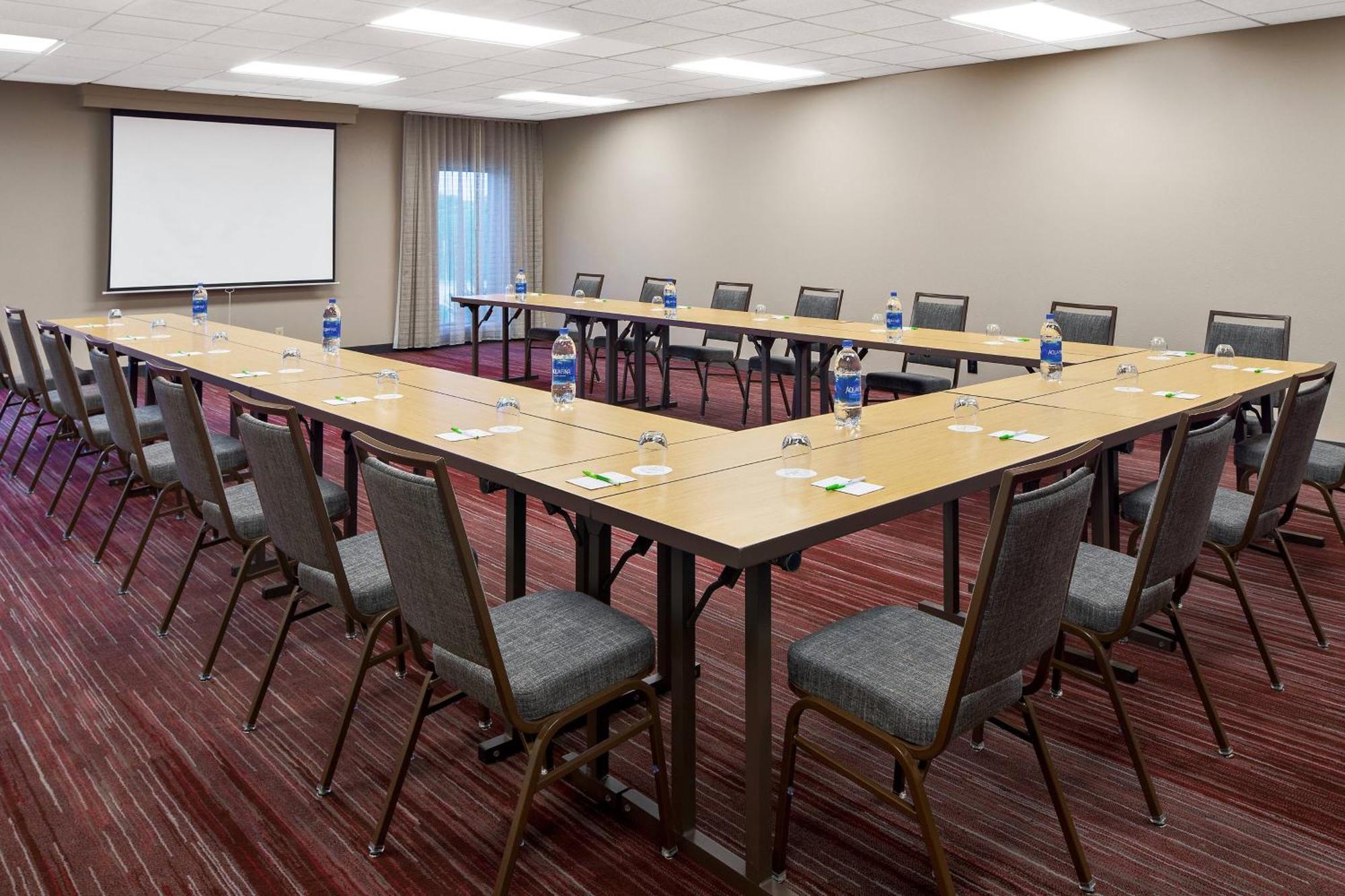 Отель Courtyard By Marriott Pittsburgh Airport Coraopolis Экстерьер фото