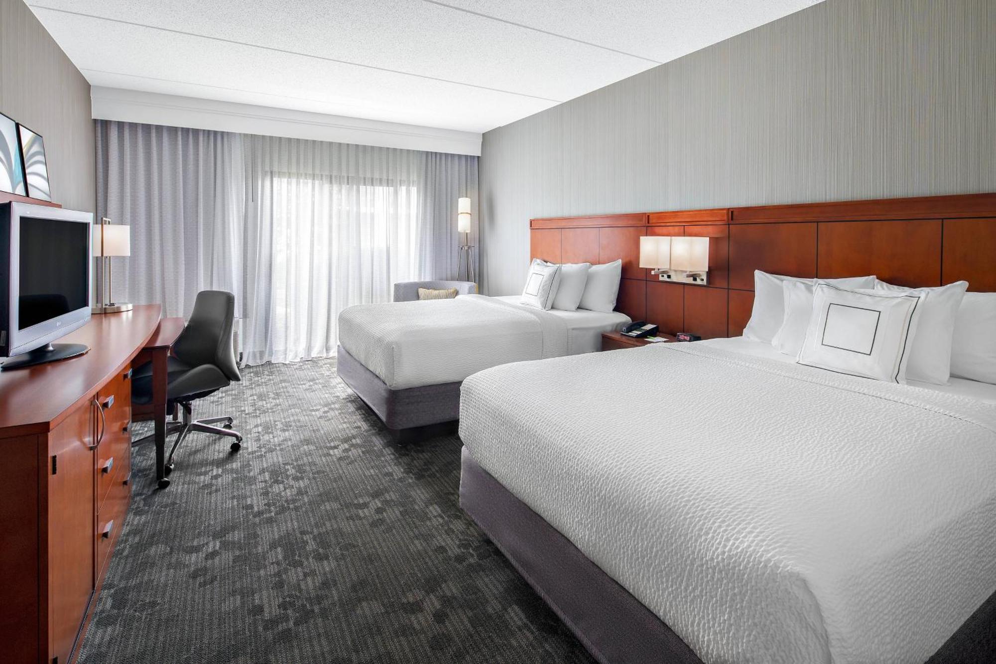 Отель Courtyard By Marriott Pittsburgh Airport Coraopolis Экстерьер фото