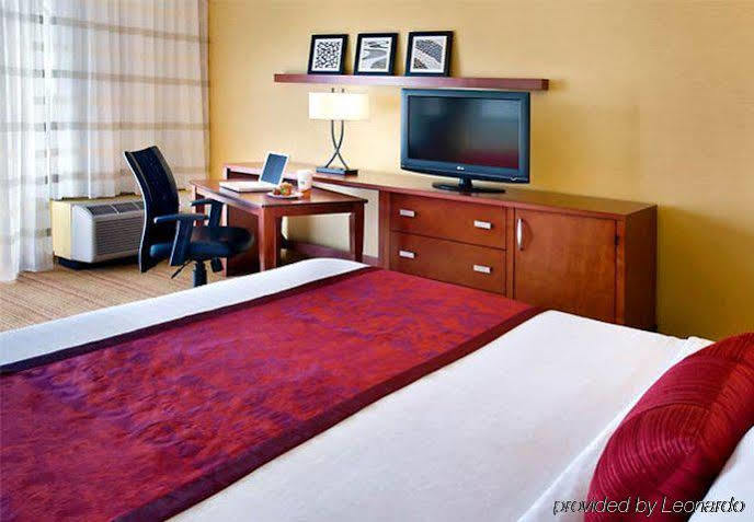 Отель Courtyard By Marriott Pittsburgh Airport Coraopolis Экстерьер фото