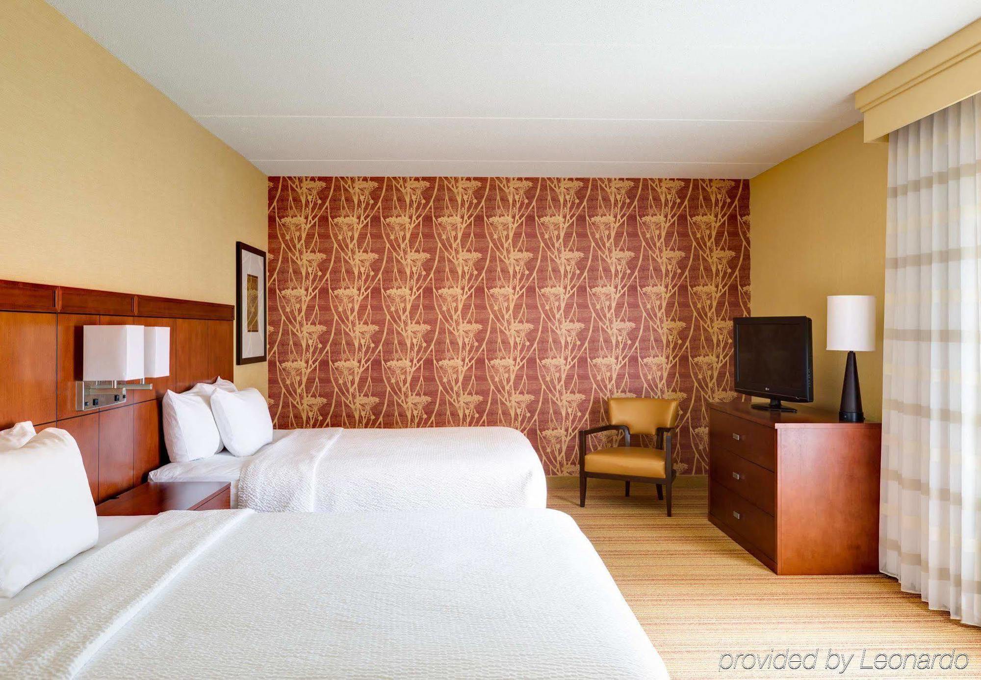 Отель Courtyard By Marriott Pittsburgh Airport Coraopolis Экстерьер фото