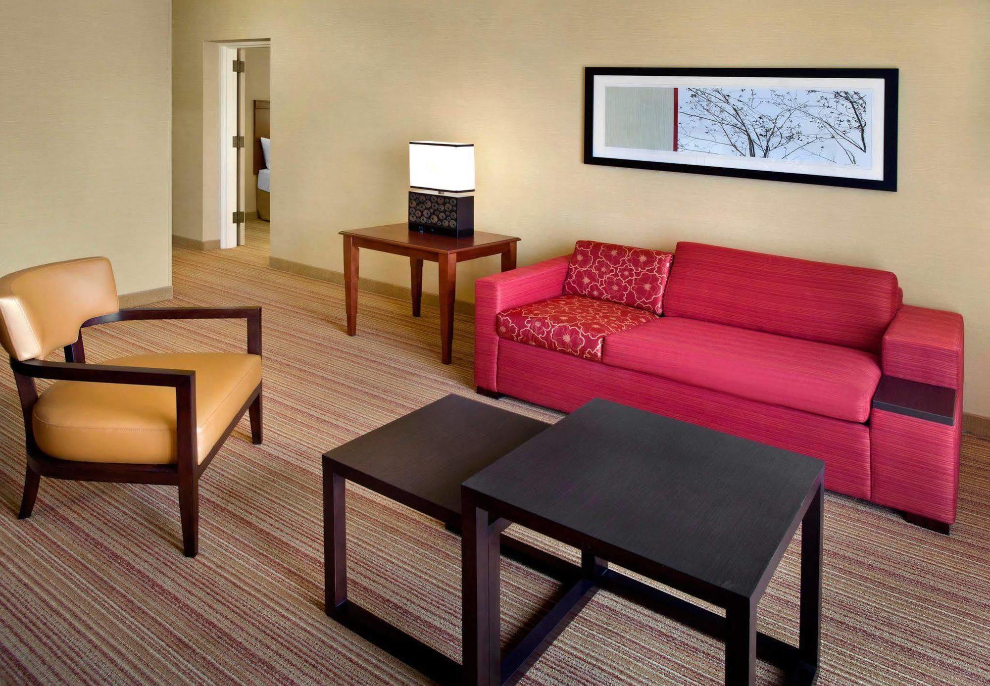 Отель Courtyard By Marriott Pittsburgh Airport Coraopolis Экстерьер фото