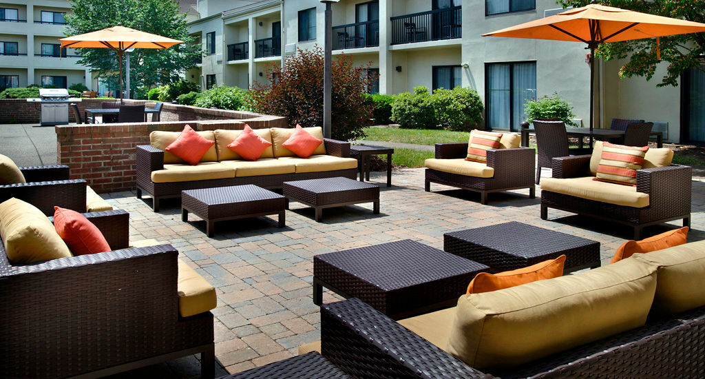 Отель Courtyard By Marriott Pittsburgh Airport Coraopolis Экстерьер фото